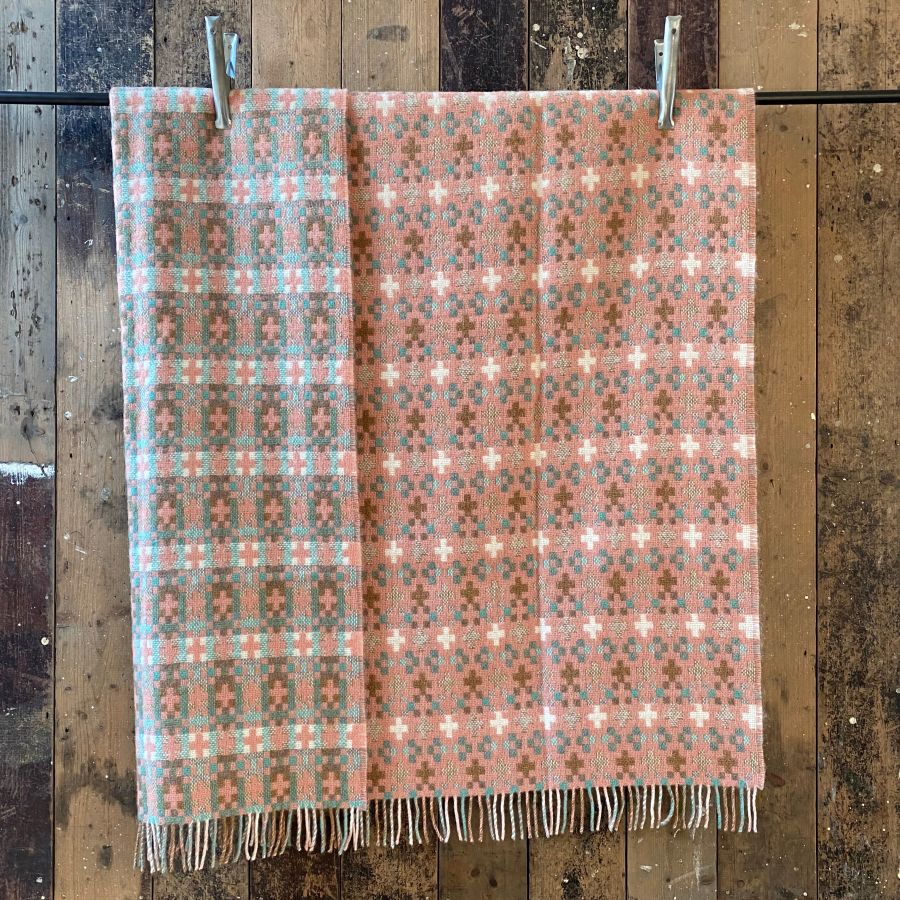 Eshton Blanket - Pink
