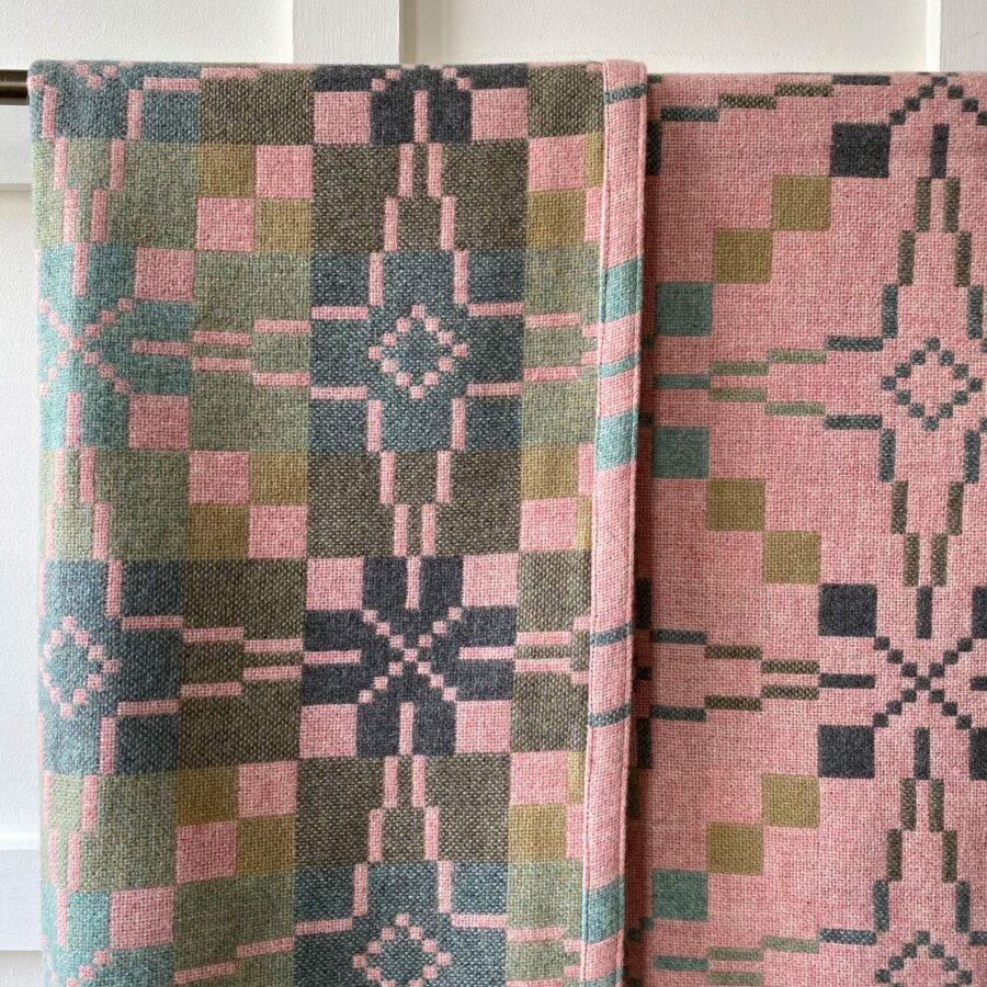 Vintage Star Welsh Throw - Blossom