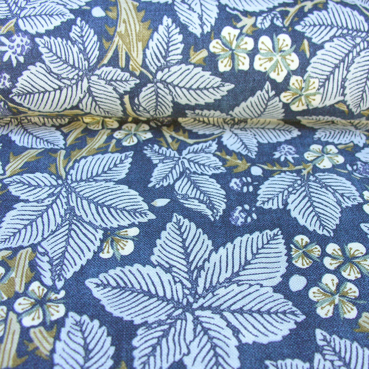 William Morris Bramble - Indigo and Mineral - Image 3