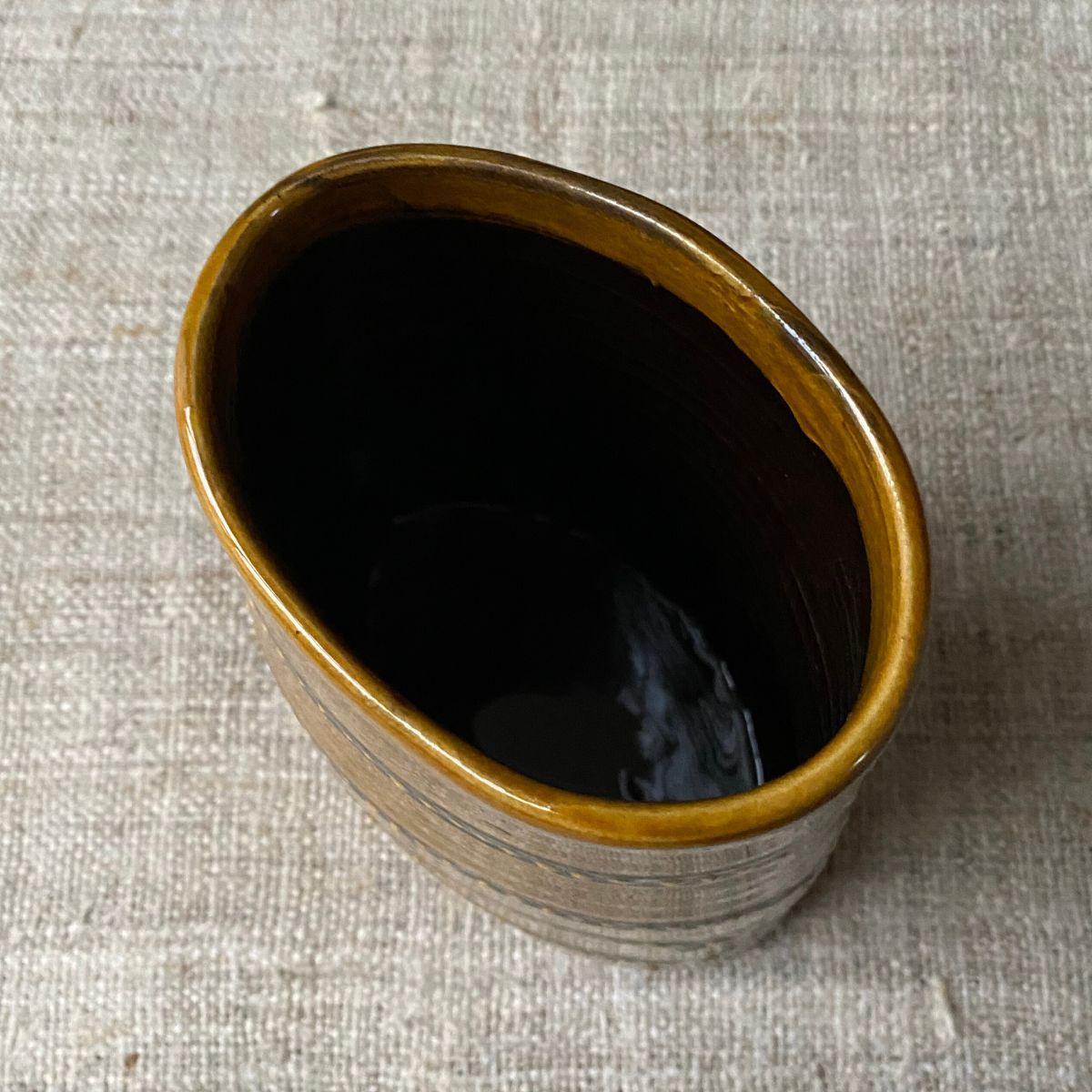 Erica Taylor Low Slipware Vase - Amber Ribbon ELTV - Image 3
