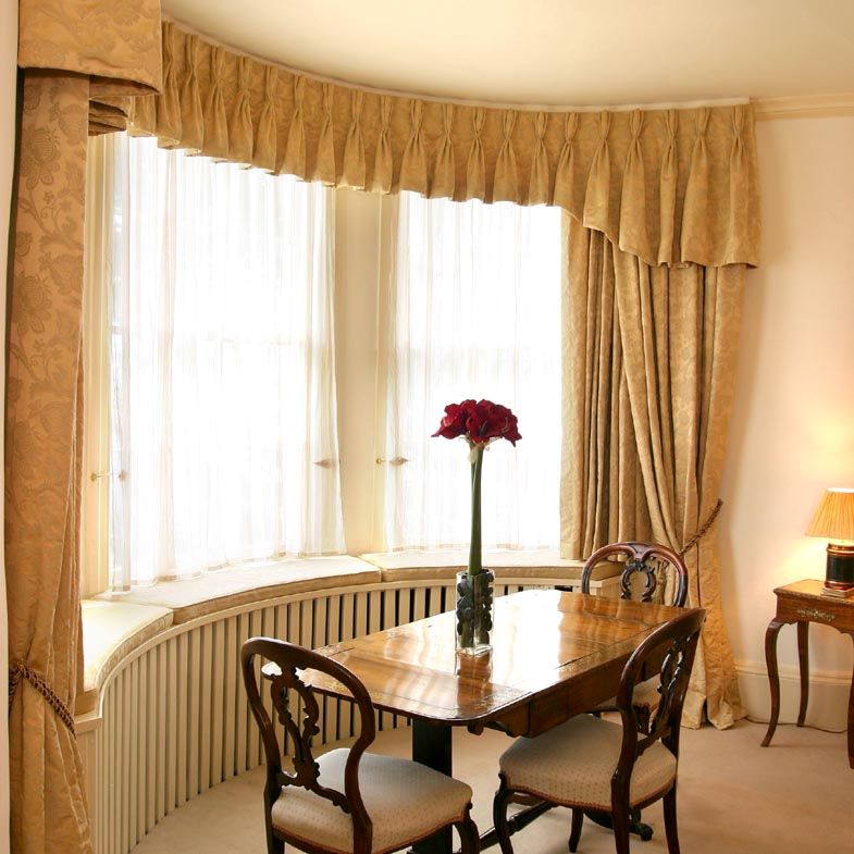 Bay window with pelmet
