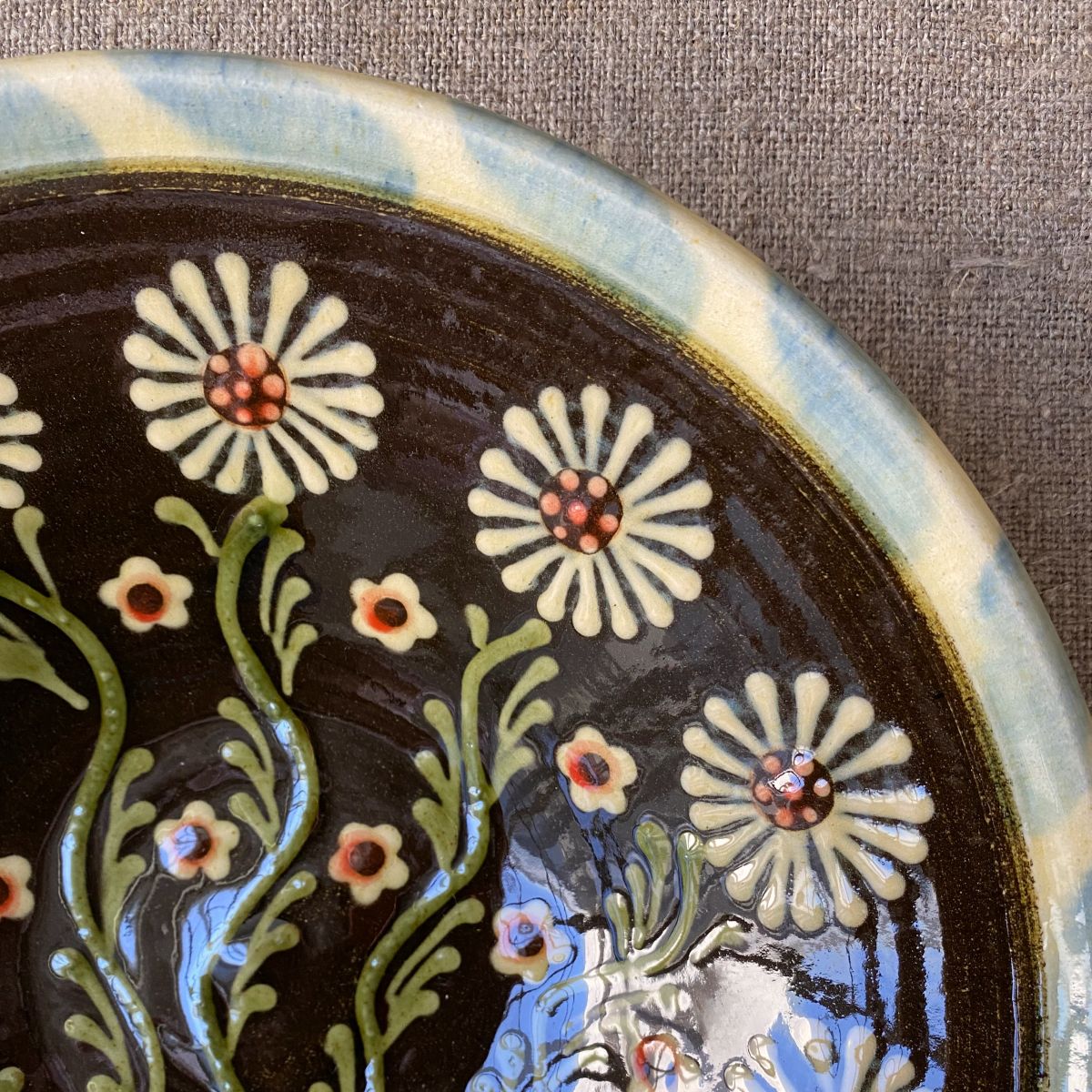 Highly detailed, ceramic slipware daisy bowl by Paul Young
