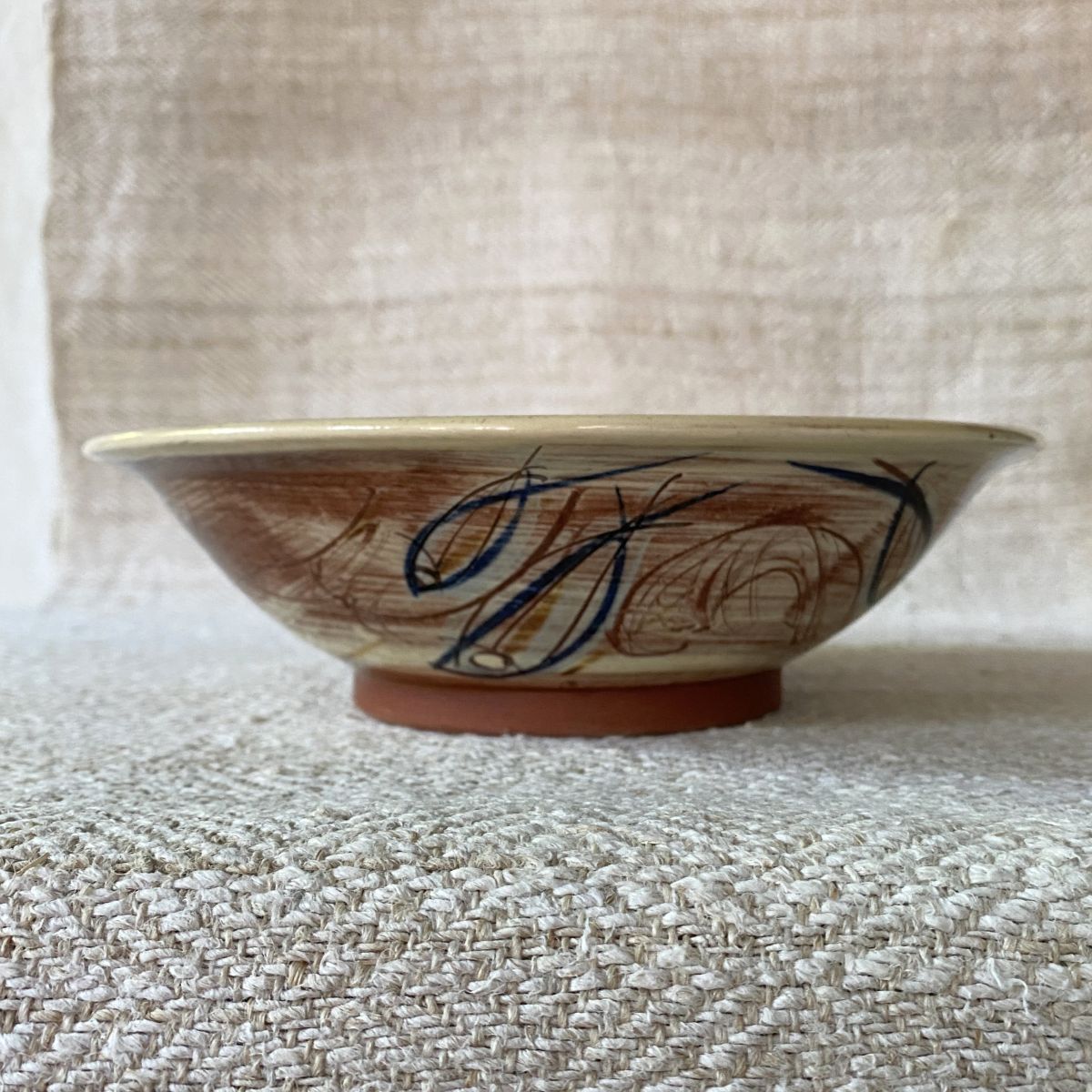 Jennifer Hall Slipware Pasta Bowl - Fish Swim JHPB3 - Image 2