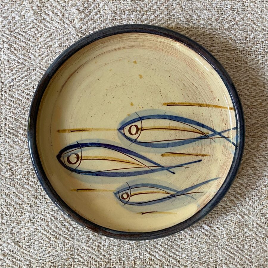 Jennifer Hall cream glazed side plates on cream backcloth