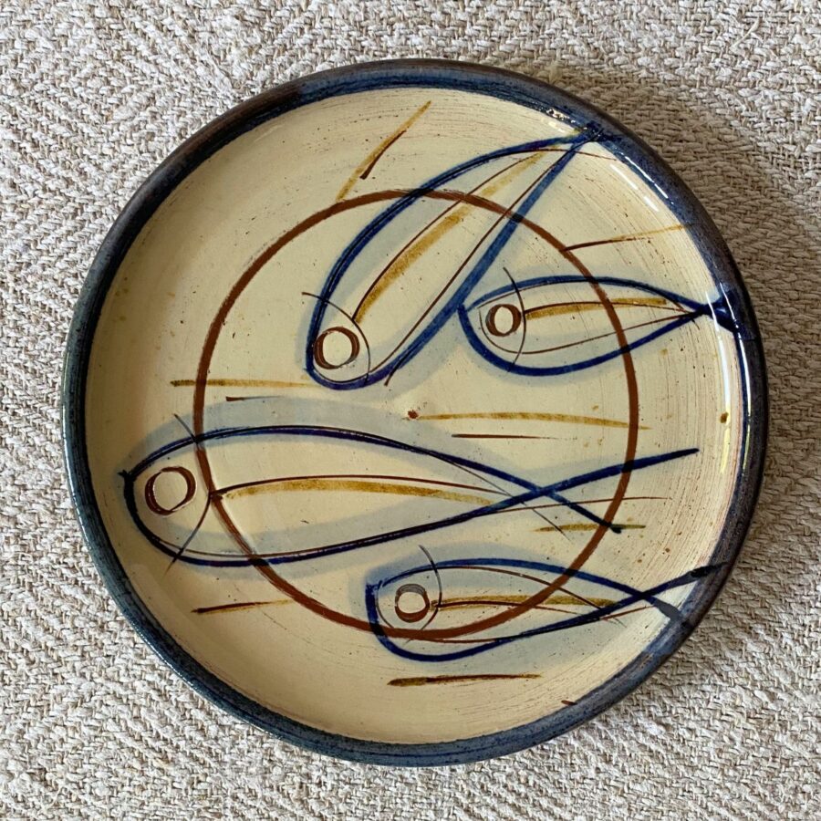 Jennifer Hall Slipware Side Plate - Fish Horizontal JHSP2