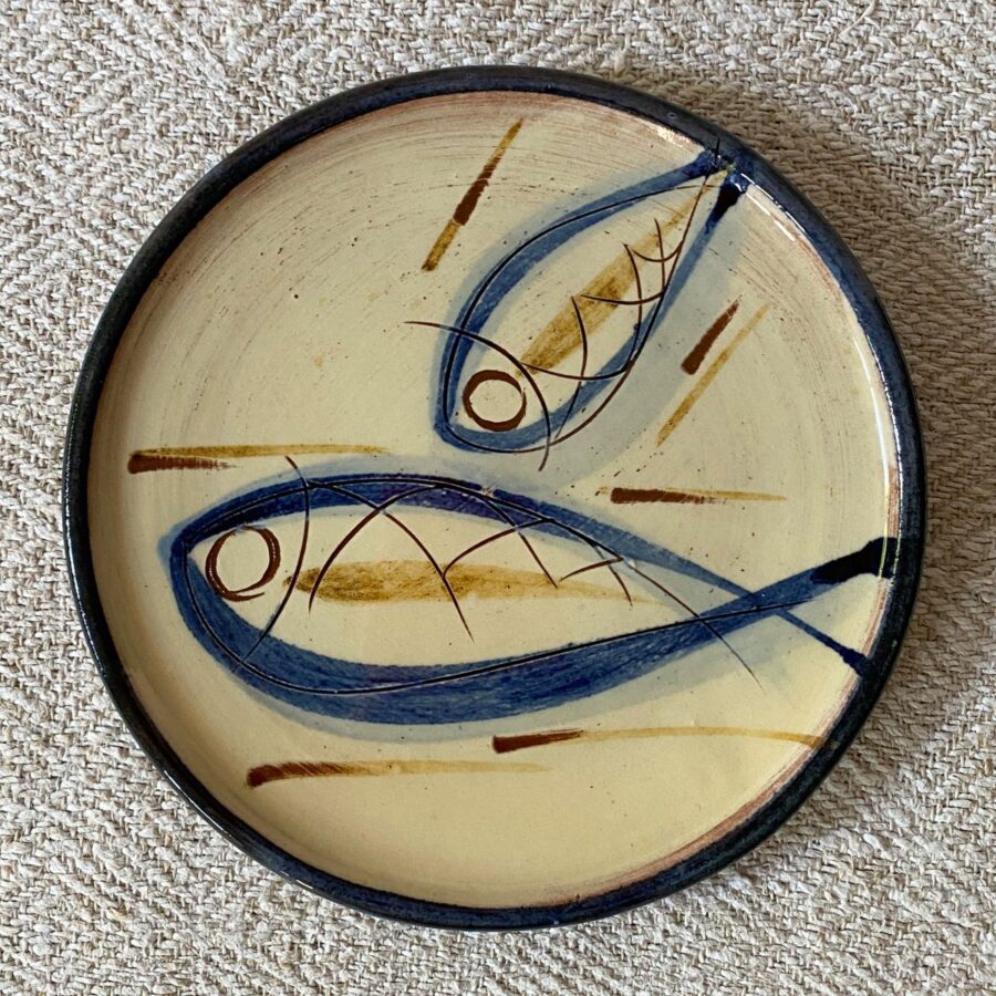 Jennifer Hall Slipware Side Plate - Fish Horizontal JHSP2