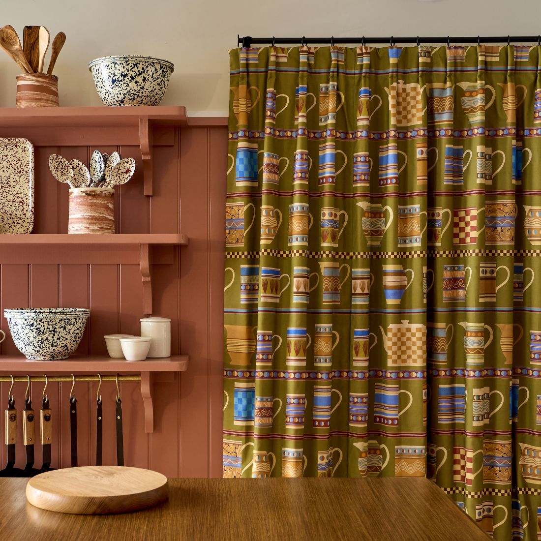 Fabric with a design of mochaware pottery