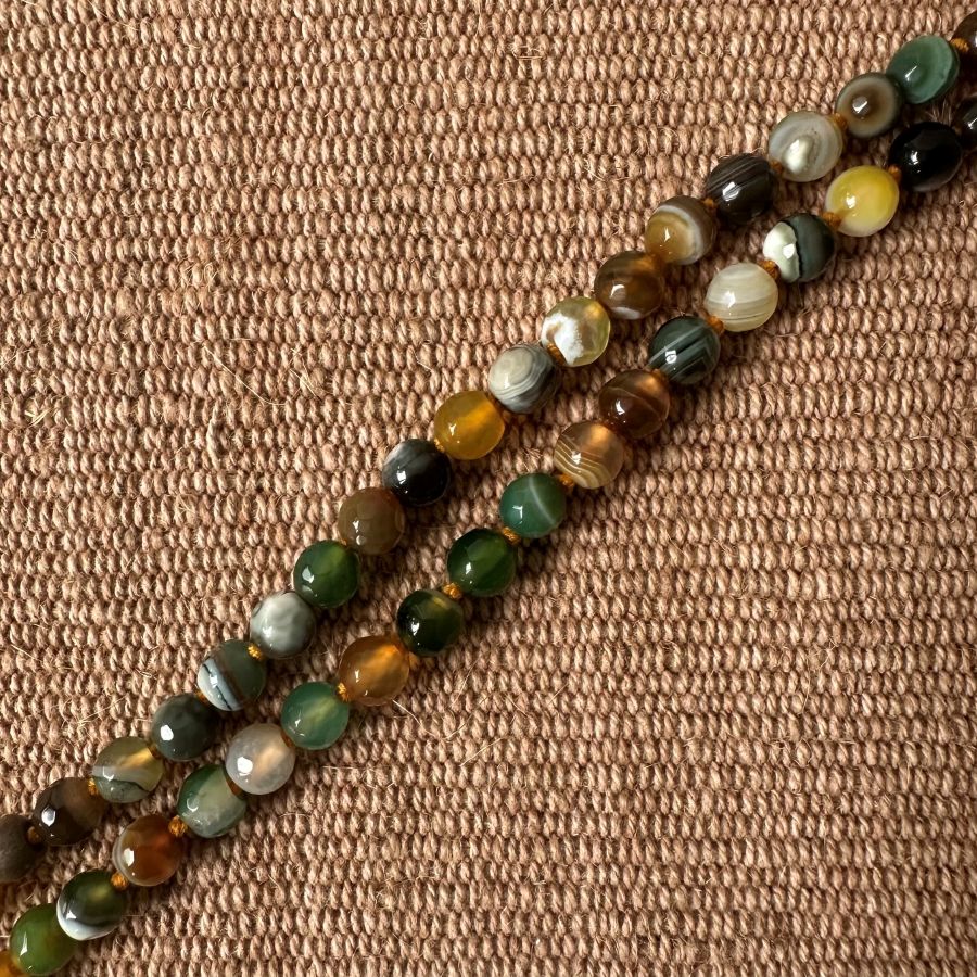 Silver arch necklace with agate beads