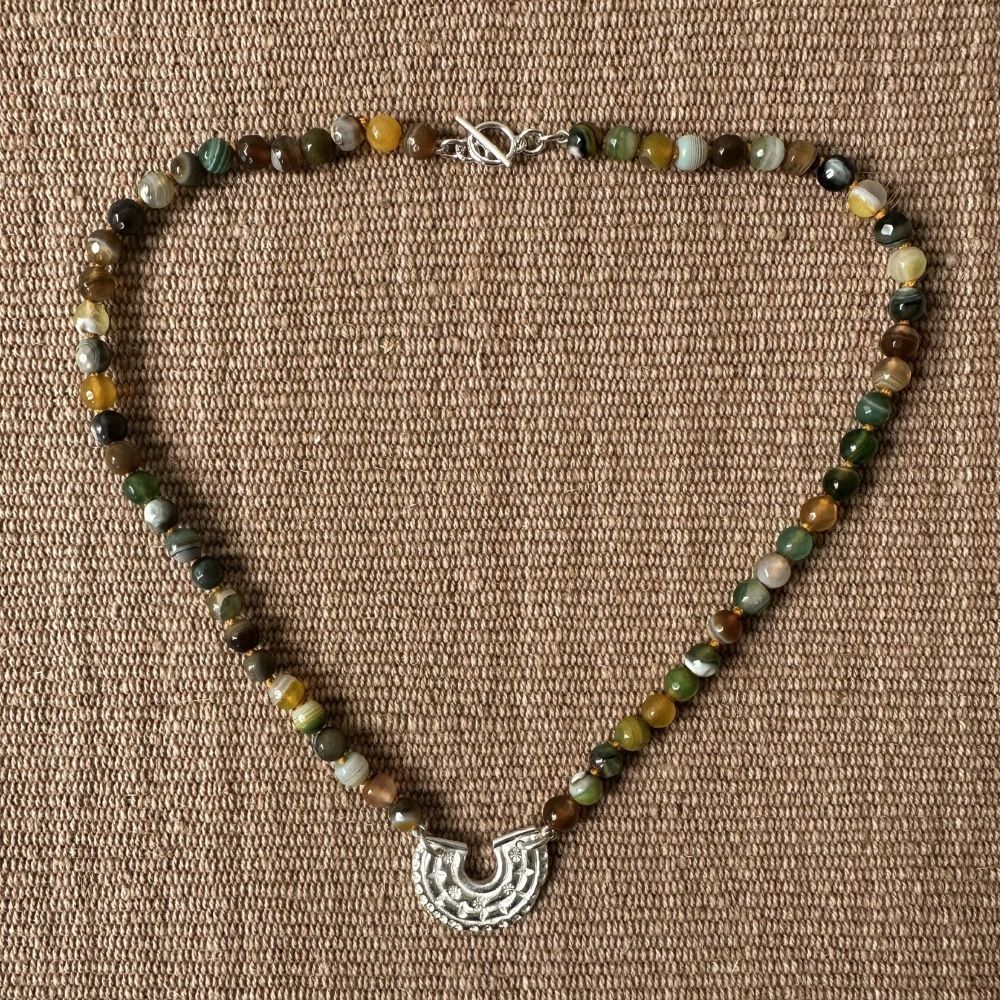 Silver Arch Necklace with Agate beads M19 - Image 2